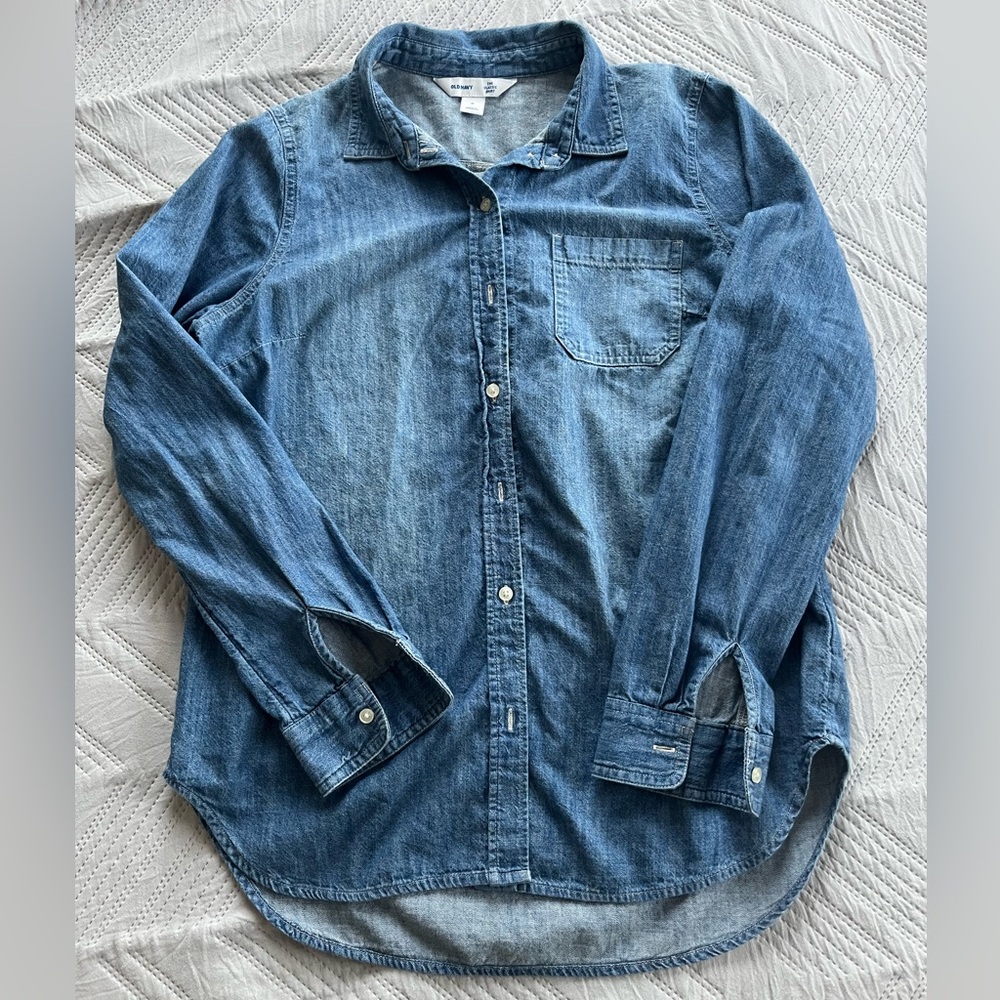 Old Navy’s classic Fit Denim Shirt